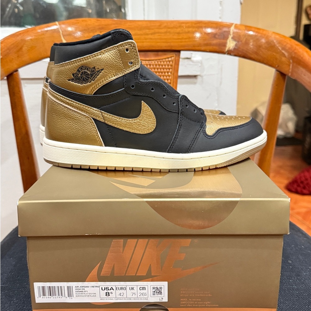 NEW Jordan Black and Gold High-Top Sneakers - Picture 7 of 11